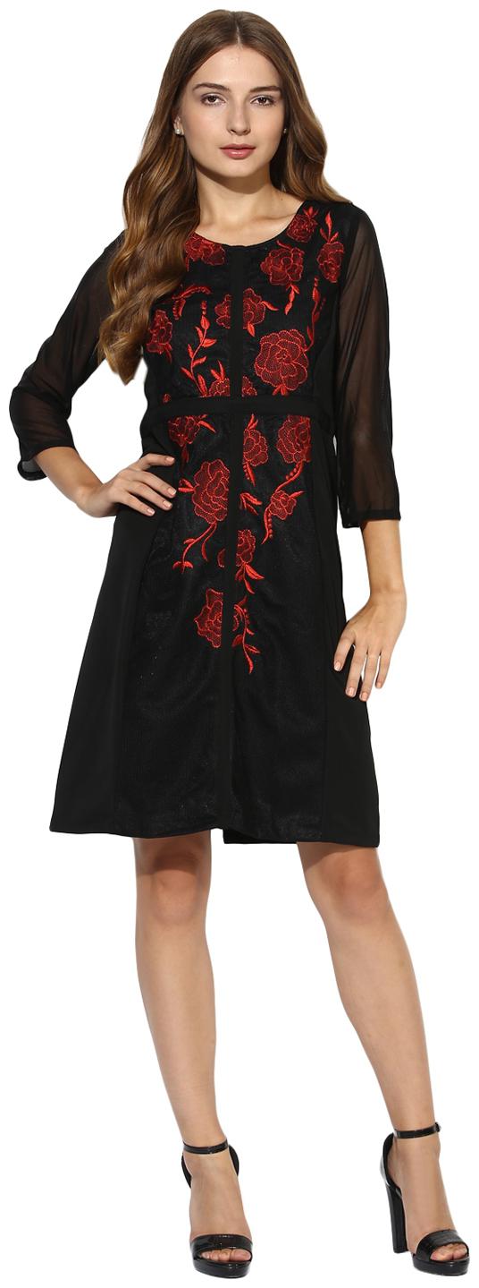 

Soie Women s Contrast Embroidery Dress