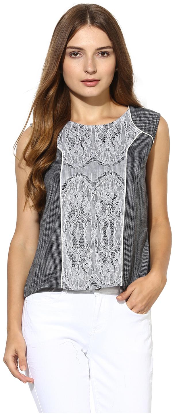 

Soie Women s Off white Print And Lace Crop Top