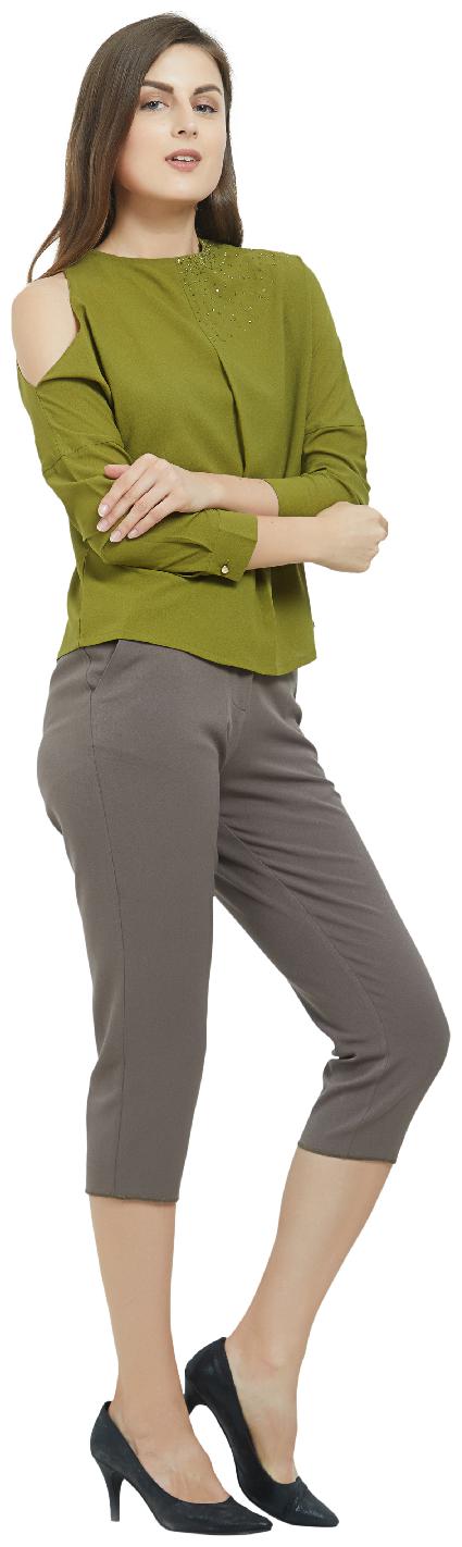 

Soie Women Solid Regular top - Green