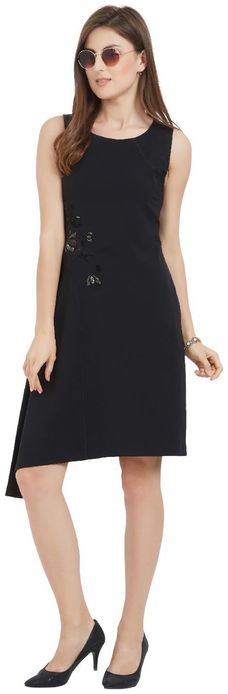 

Soie Black Solid Sheath dress