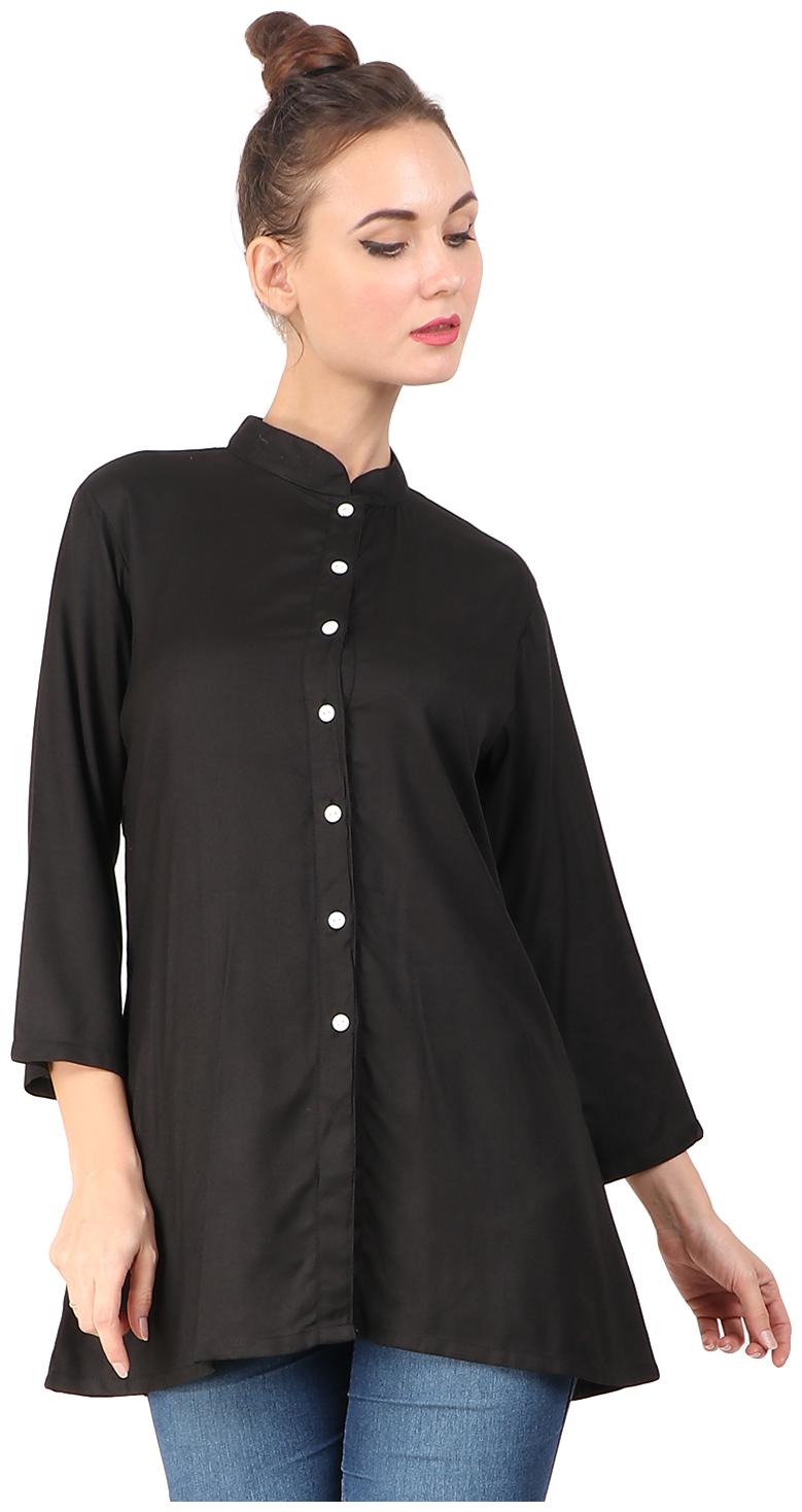 

Sritika Women Black Solid Straight Kurti