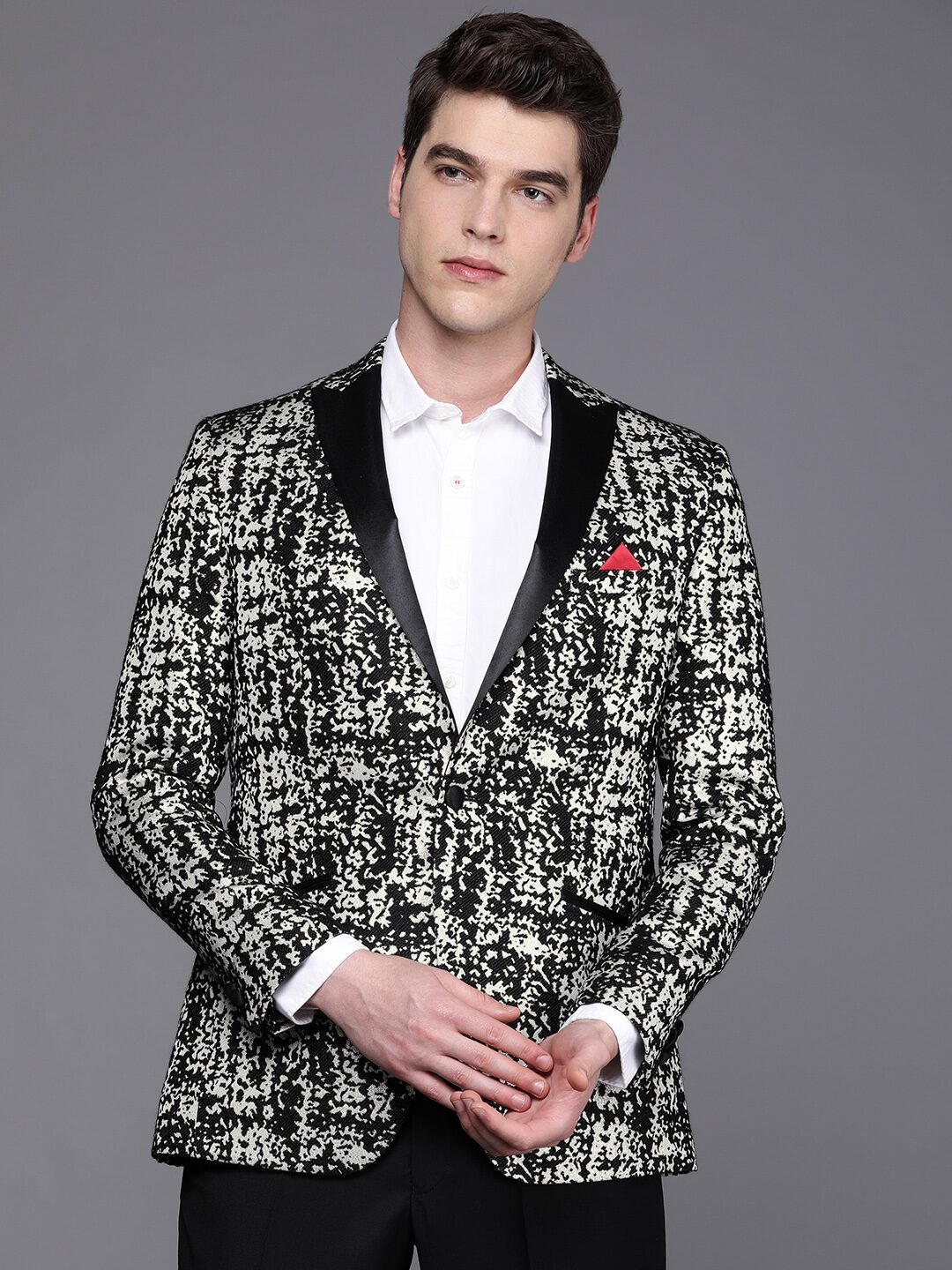

SUITLTD Men Black Printed Slim fit Single Breasted Blazer