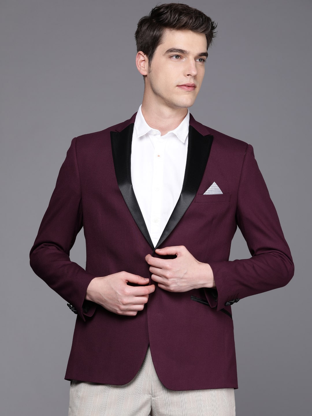 

SUITLTD Men Maroon Solid Slim fit Single Breasted Blazer