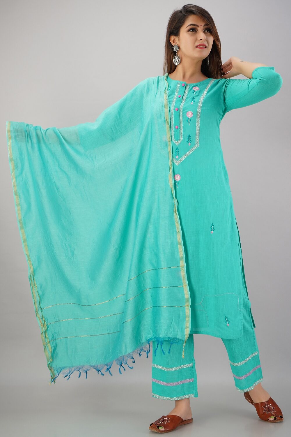 

SVARCHI Women Cotton Blend Turquoise Kurta With Palazzo