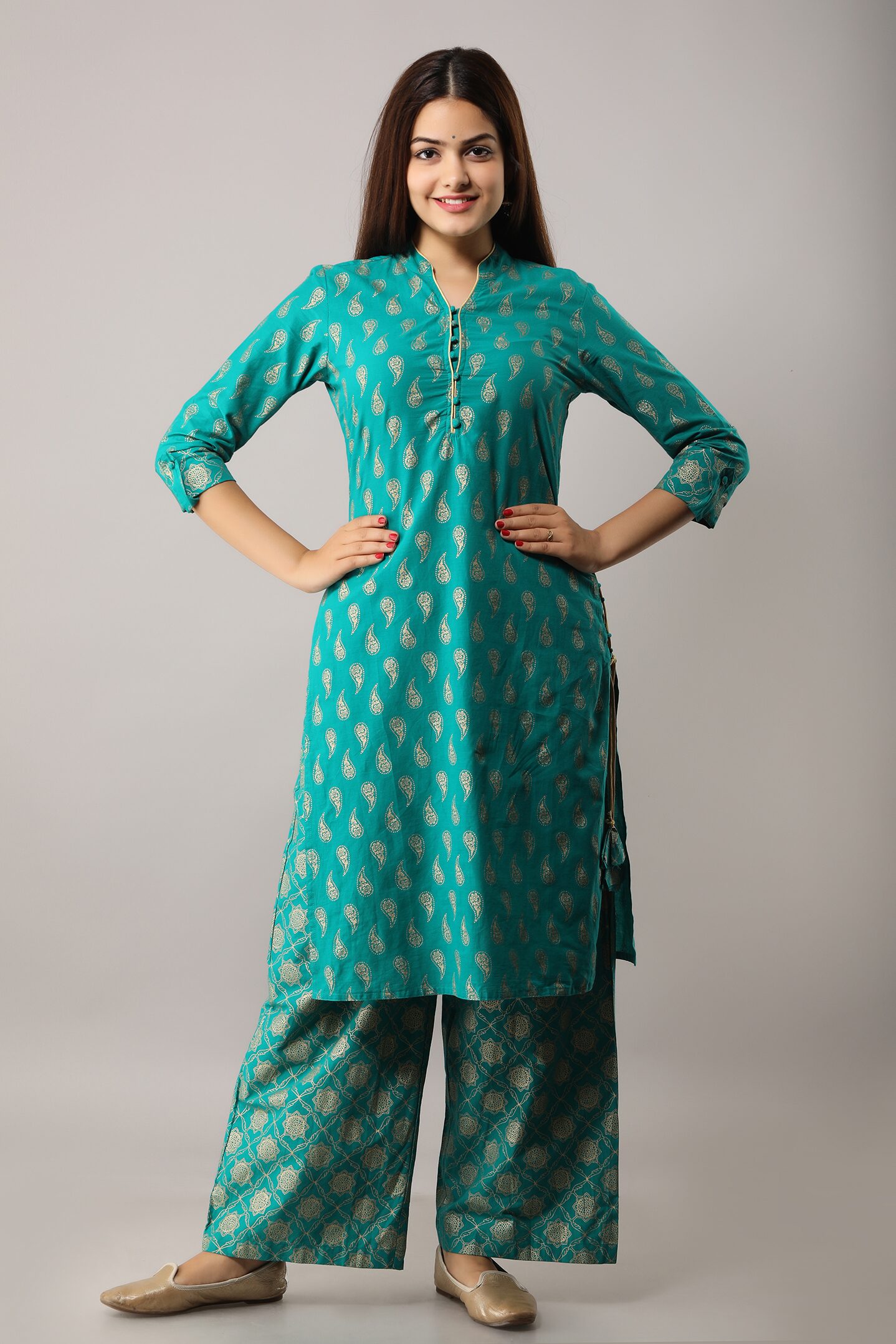 

SVARCHI Women Green Printed Straight Kurta With Palazzo