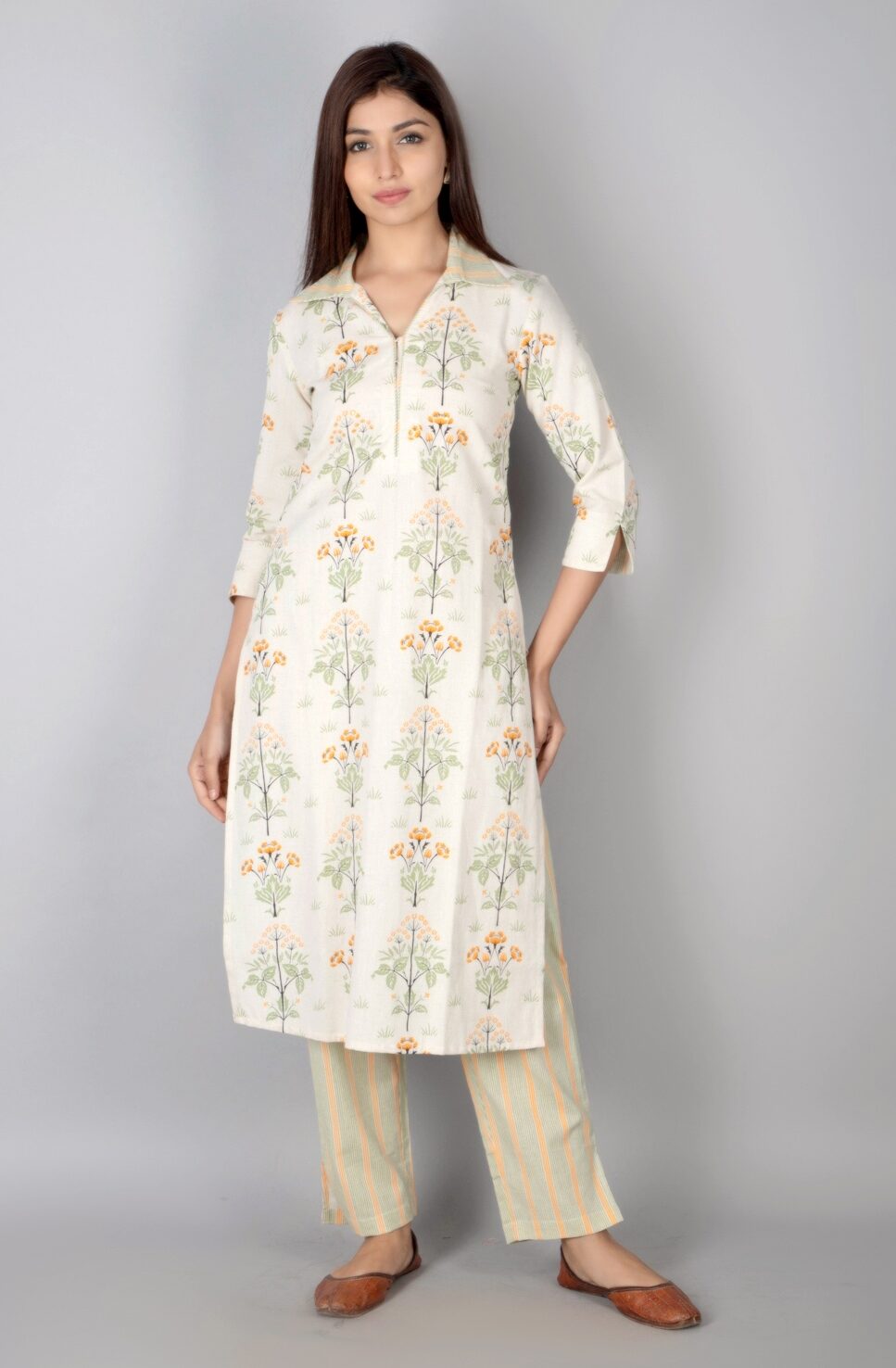 

SVARCHI Women Green Printed Straight Kurta With Palazzo