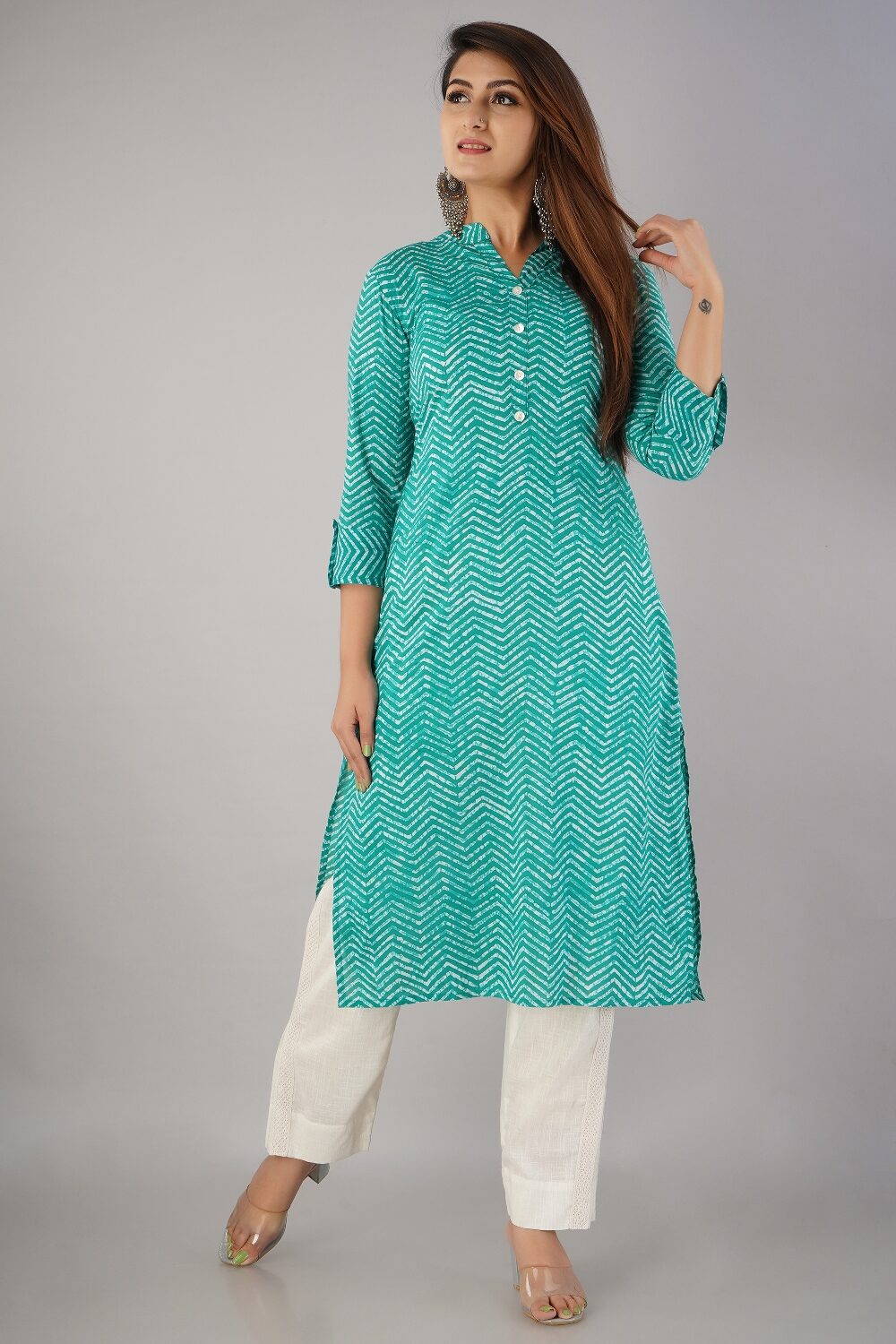 

SVARCHI Women Green Printed Straight Kurta With Pants