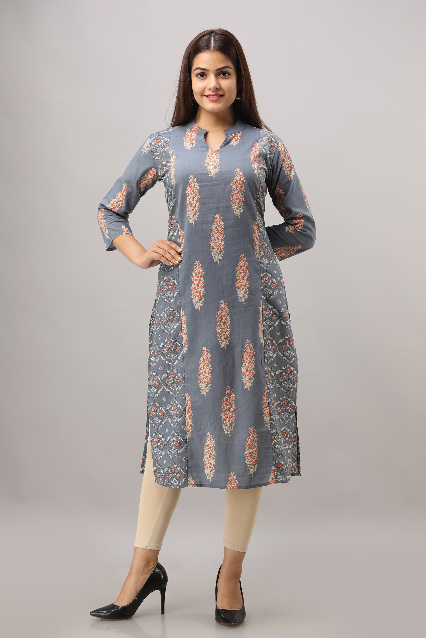 

SVARCHI Women Grey Printed Straight Kurta