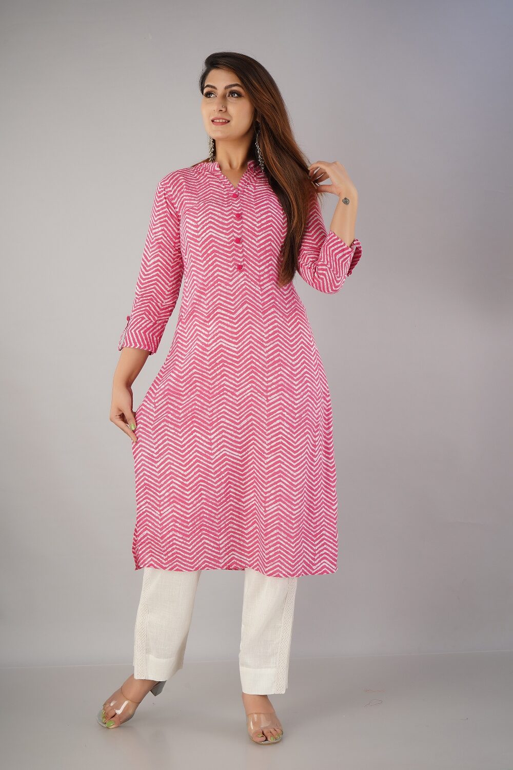 

SVARCHI Women Pink Printed Straight Kurta With Pants