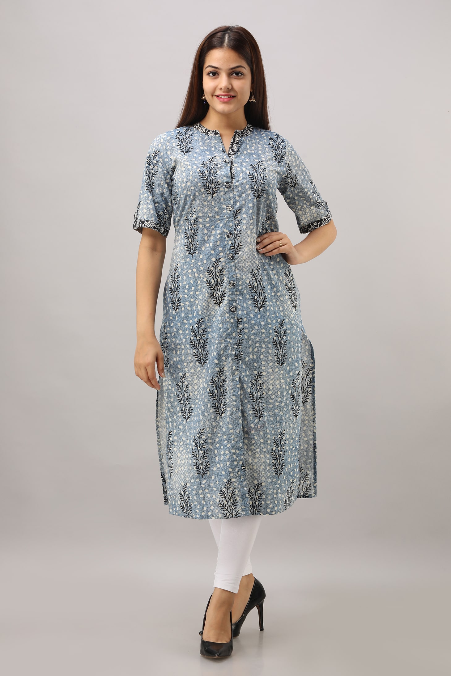 

SVARCHI Women Blue Printed Straight Kurta