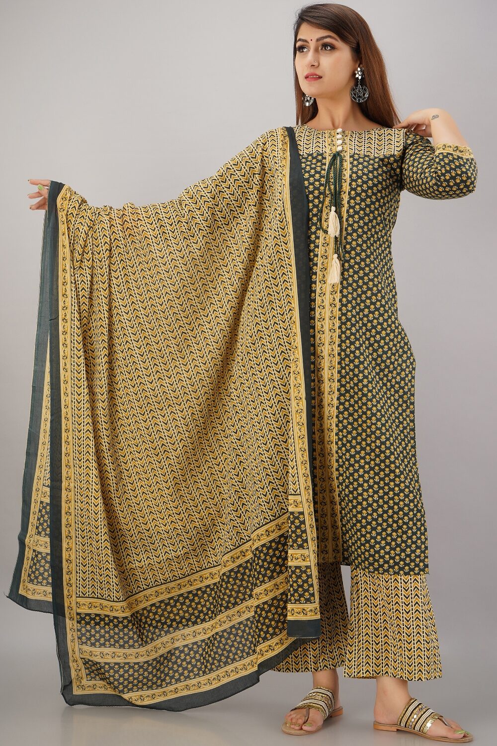 

SVARCHI Women Green Printed Straight Kurta With Palazzo And Dupatta