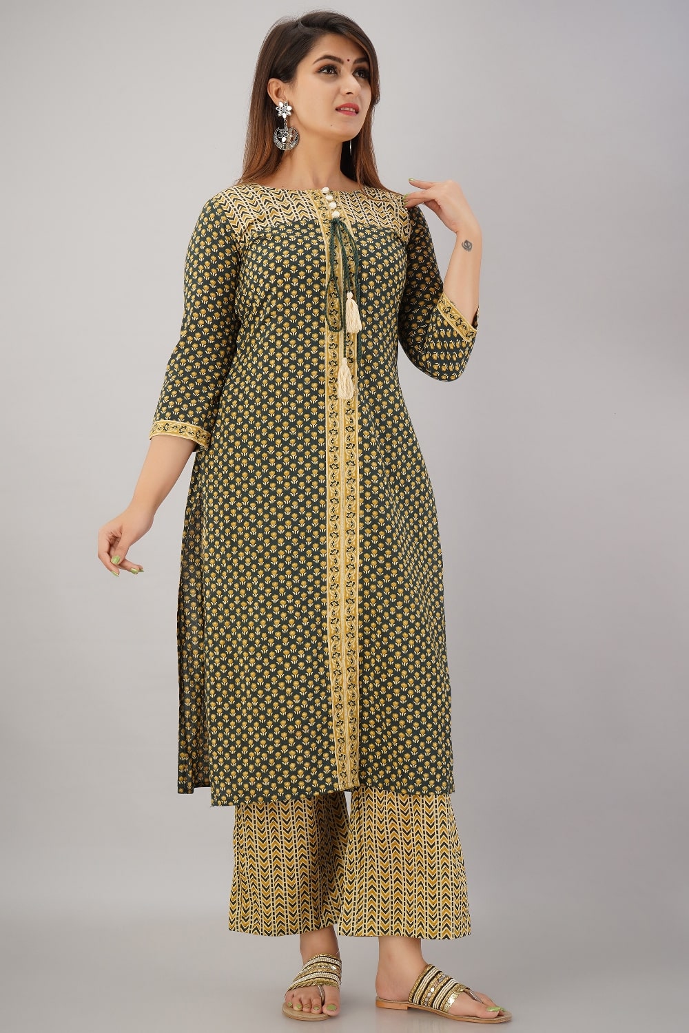 

SVARCHI Women Green Printed Straight Kurta With Palazzo