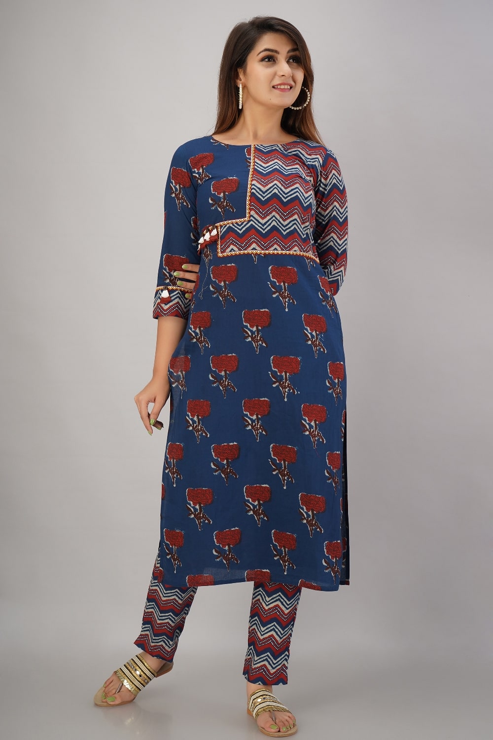 

SVARCHI Women Cotton Blend Blue Kurta With Pants