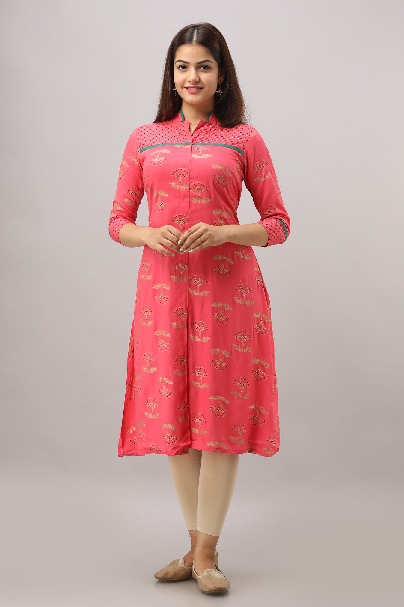 

SVARCHI Women Viscose Rayon Printed Red Kurta