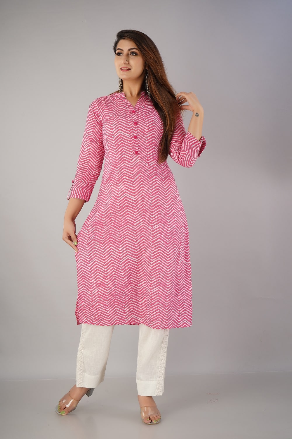 

SVARCHI Women Pink Striped Straight Kurta