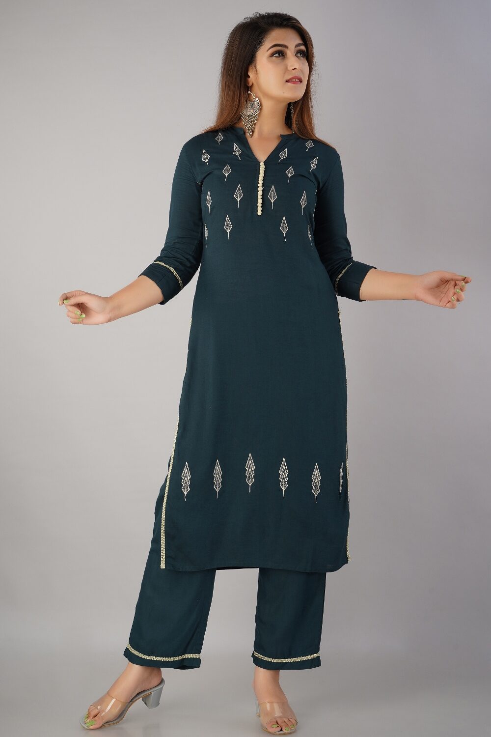 

SVARCHI Women Viscose Rayon Green Kurta With Palazzo