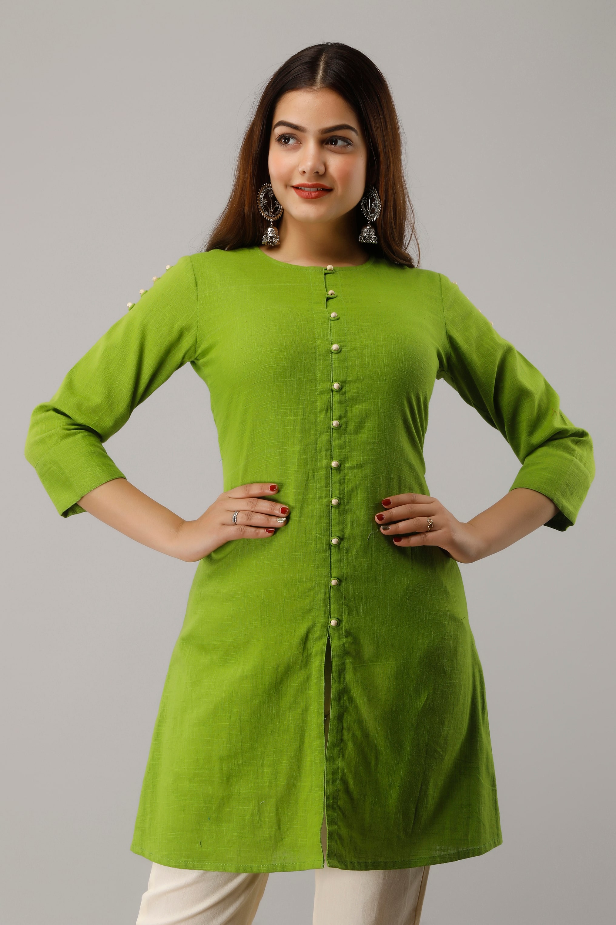 

SVARCHI Women Solid Regular tunic - Green