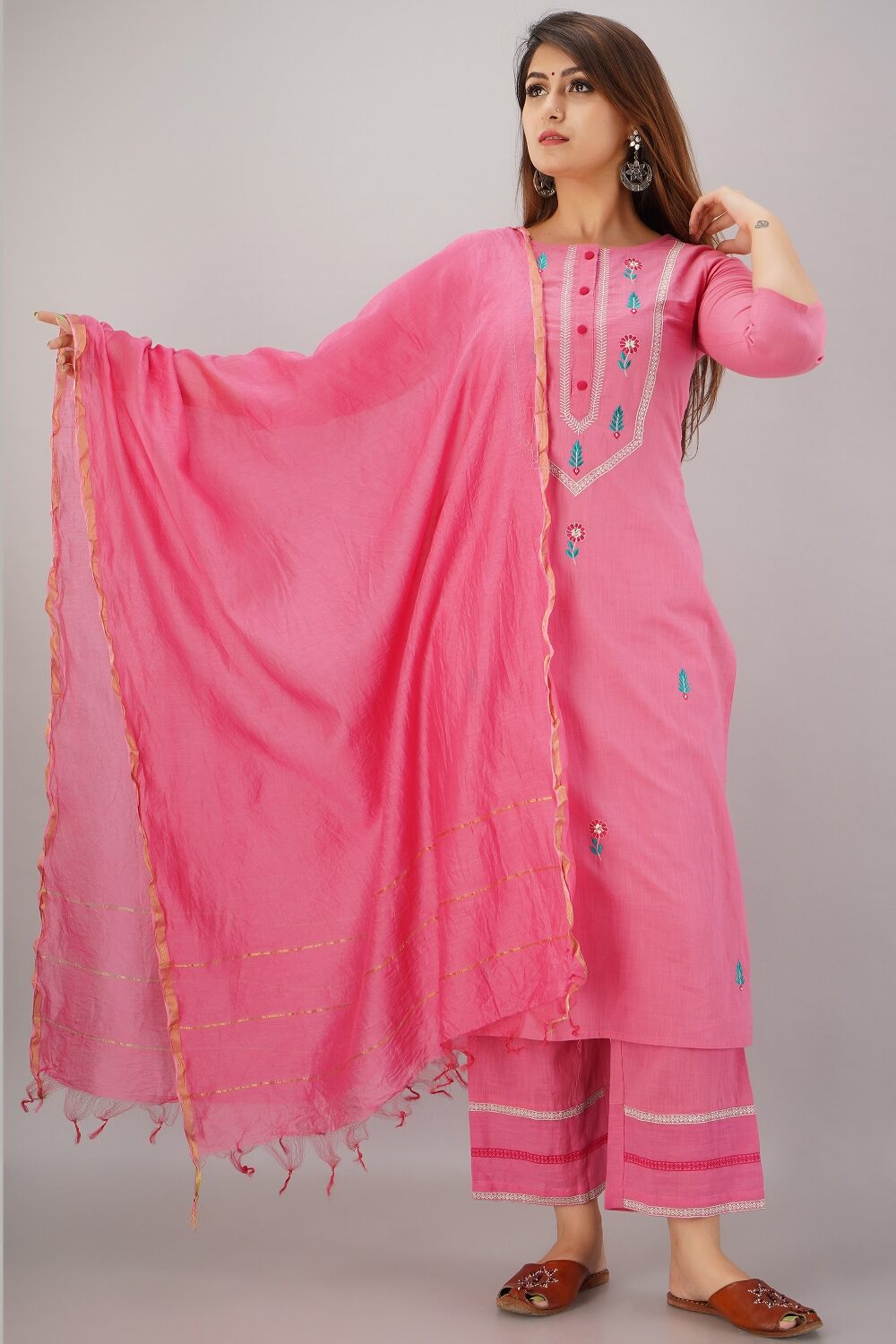 

SVARCHI Women Cotton Blend Pink Kurta With Palazzo