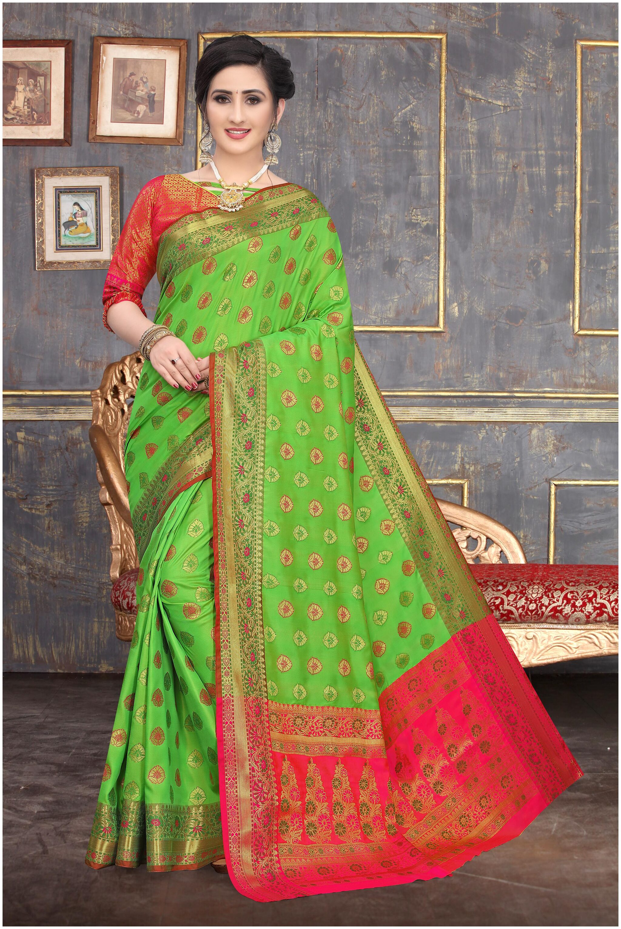 

Taboody Empire Women Green Jacquard Woven Saree