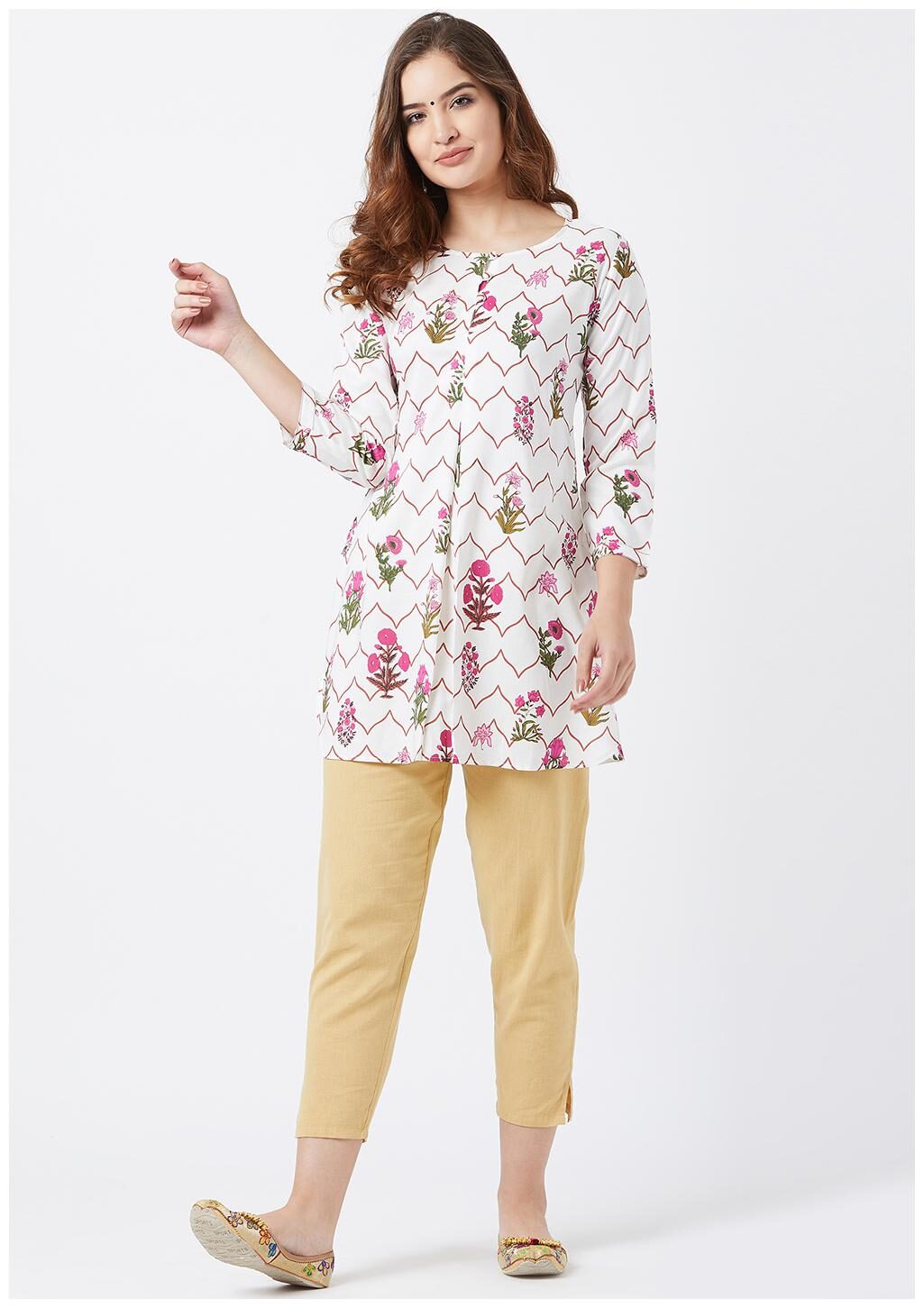 

Tissu Women White Floral Straight Kurti