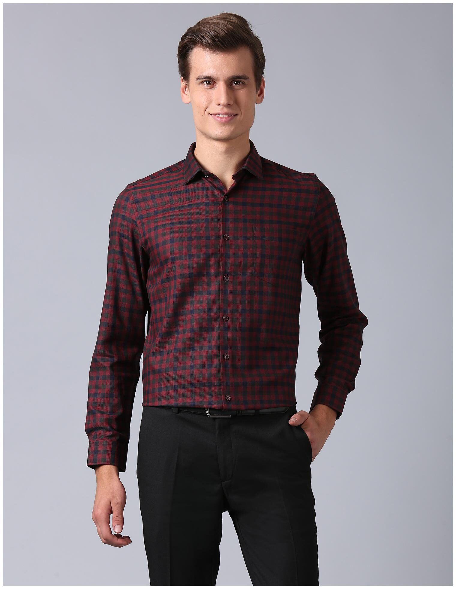

True Blue Men Red Checked Slim Fit Casual Shirt