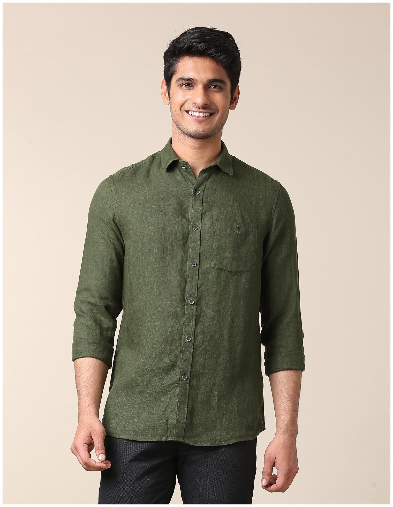 

True Blue Men Green Solid Slim Fit Casual Shirt