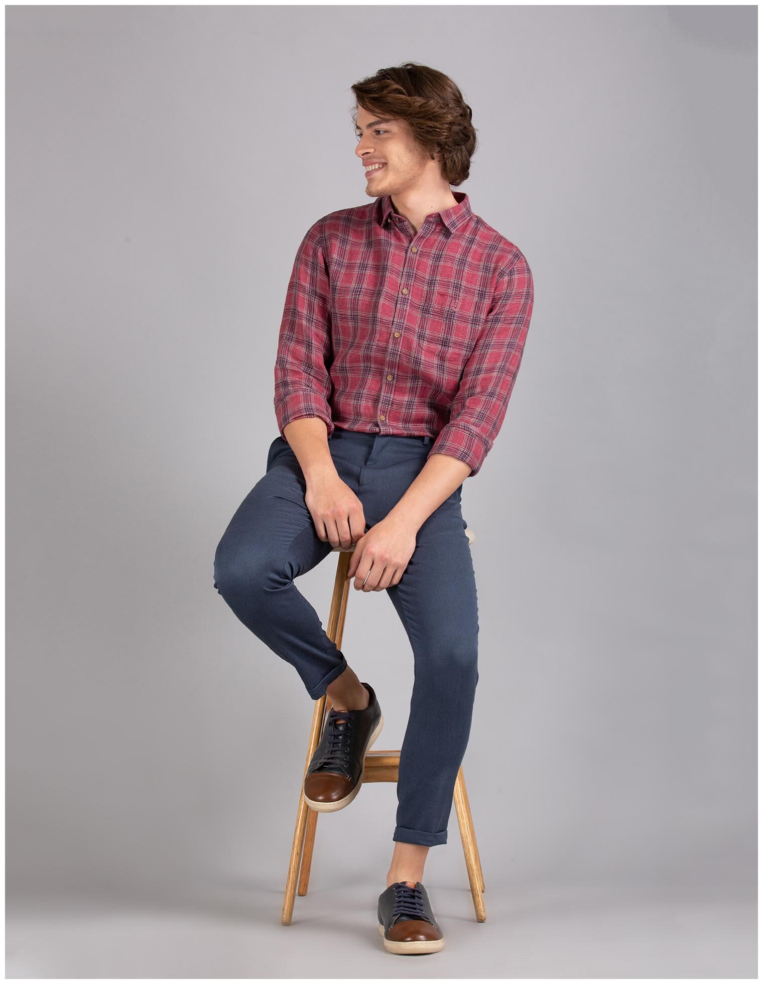 

True Blue Men Red Checked Slim Fit Casual Shirt