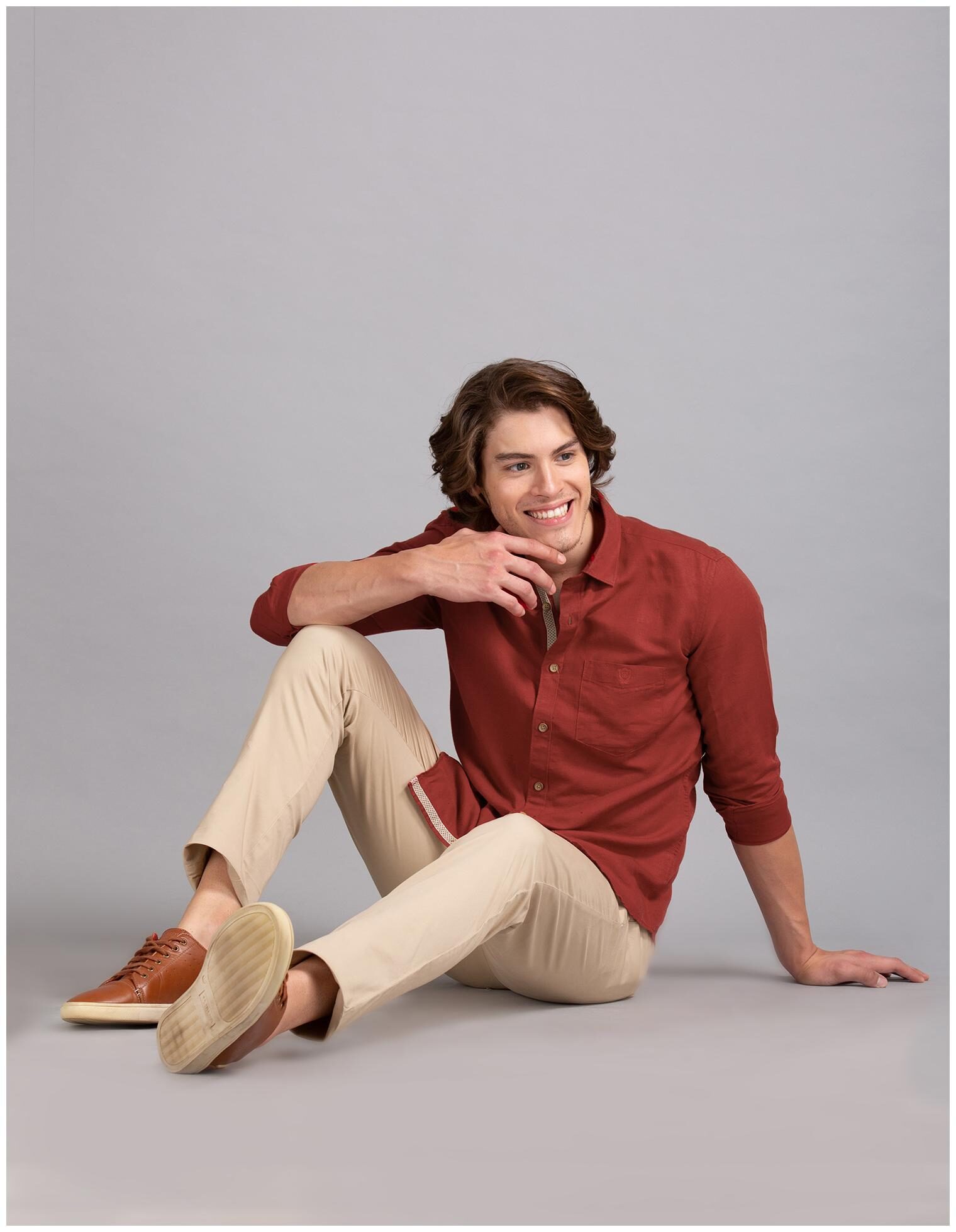 

True Blue Men Red Solid Slim Fit Casual Shirt