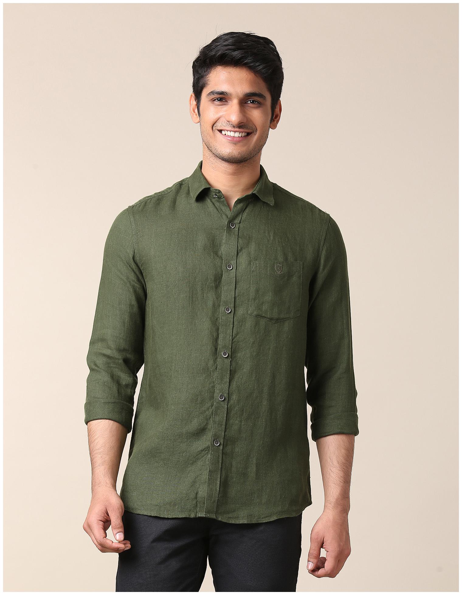 

True Blue Men Green Solid Slim Fit Casual Shirt