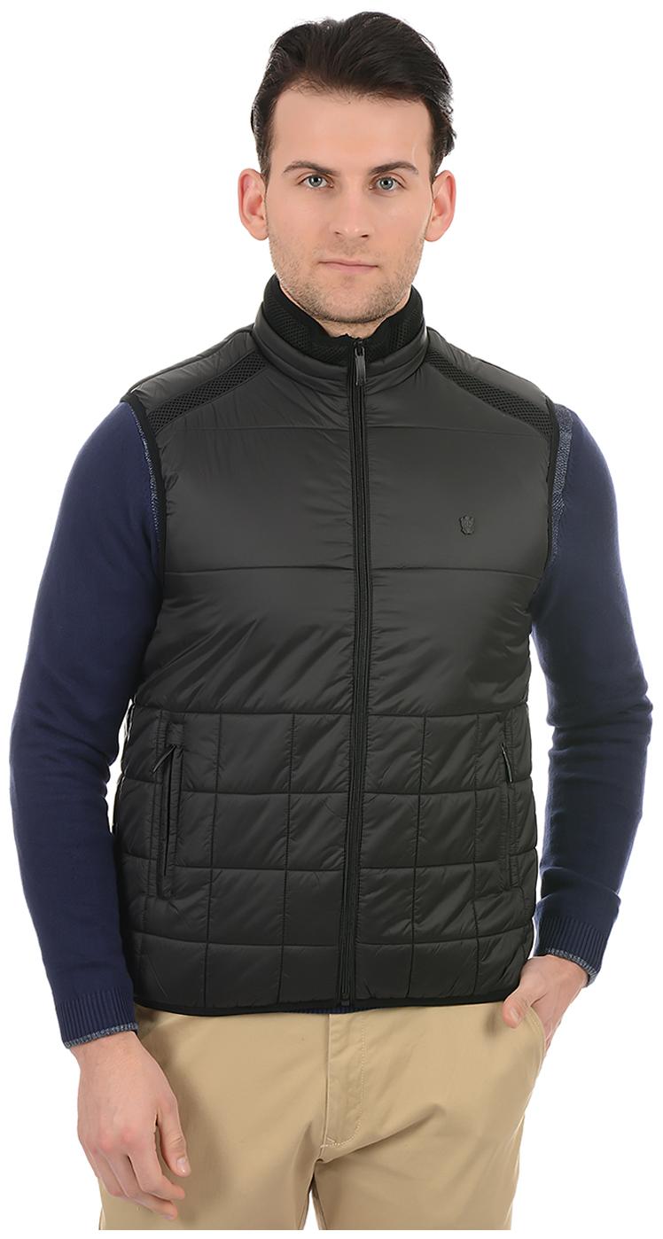 

True Blue Men Black Solid Quilted jacket