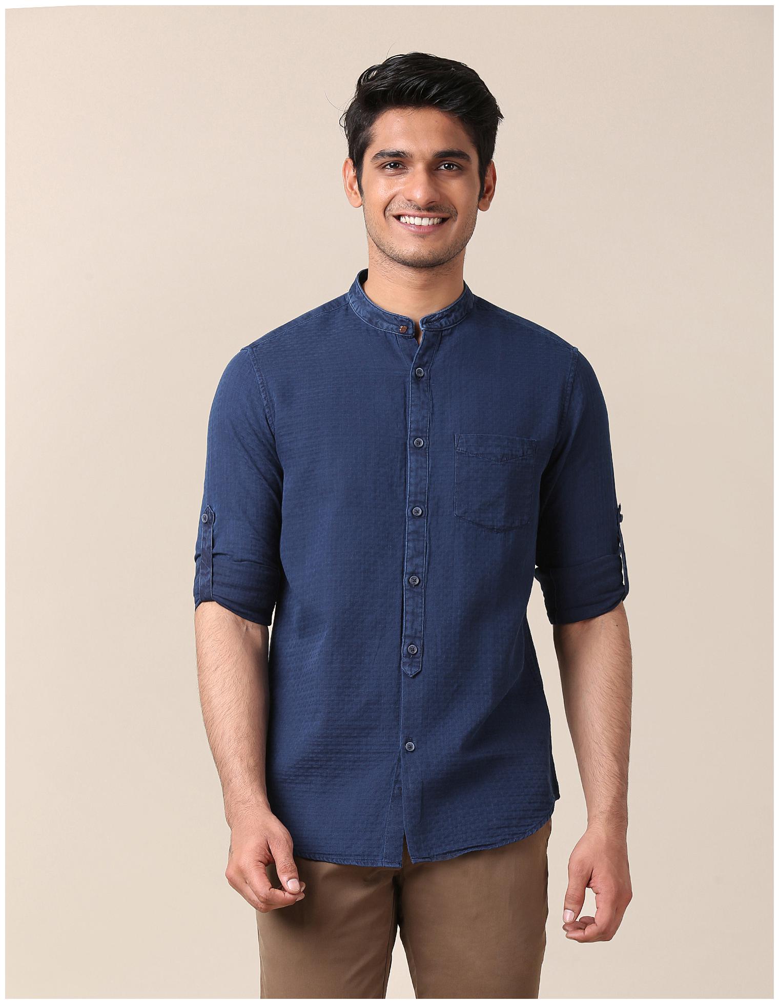 

True Blue Men Blue Solid Slim Fit Casual Shirt