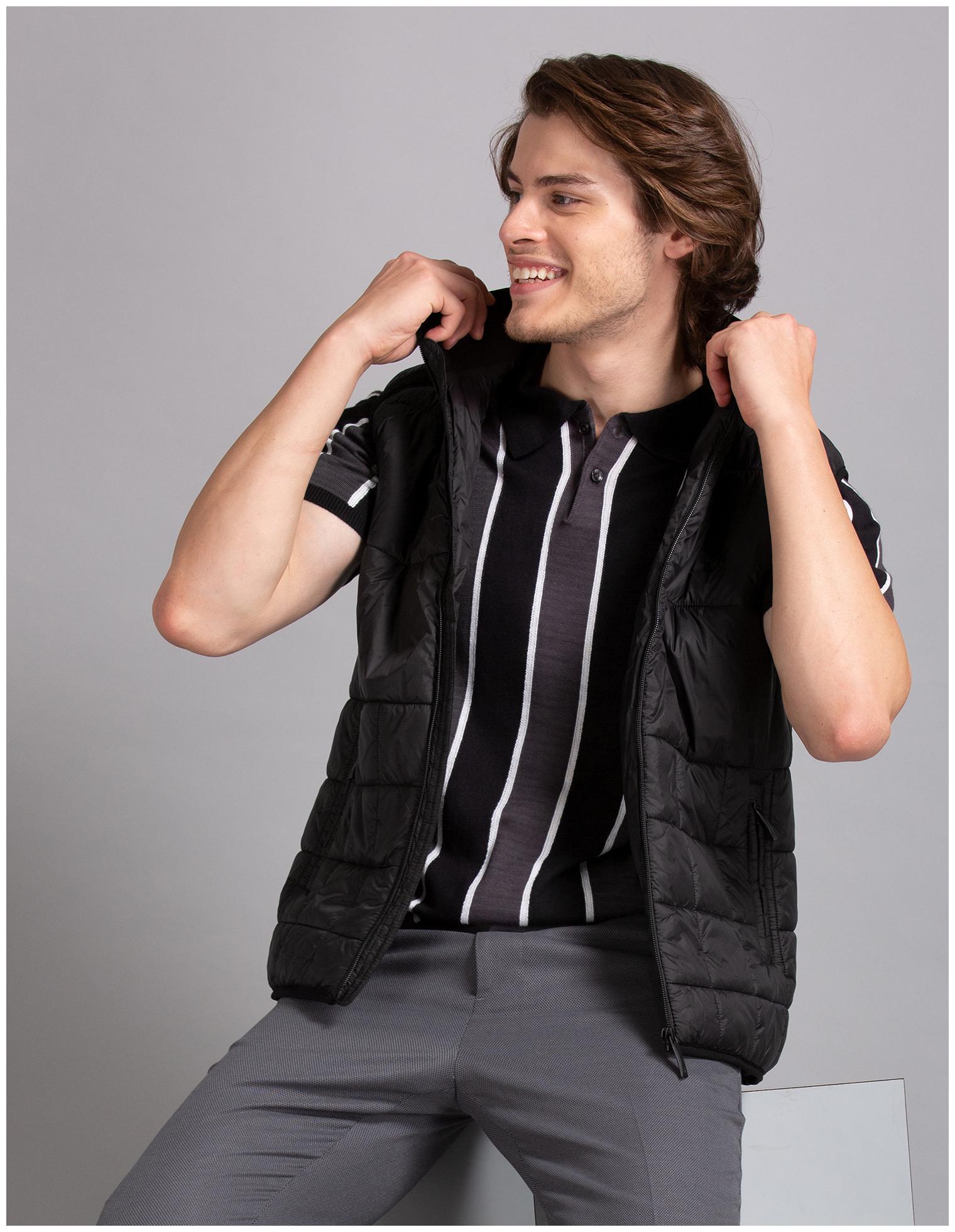 

True Blue Men Black Solid Quilted jacket