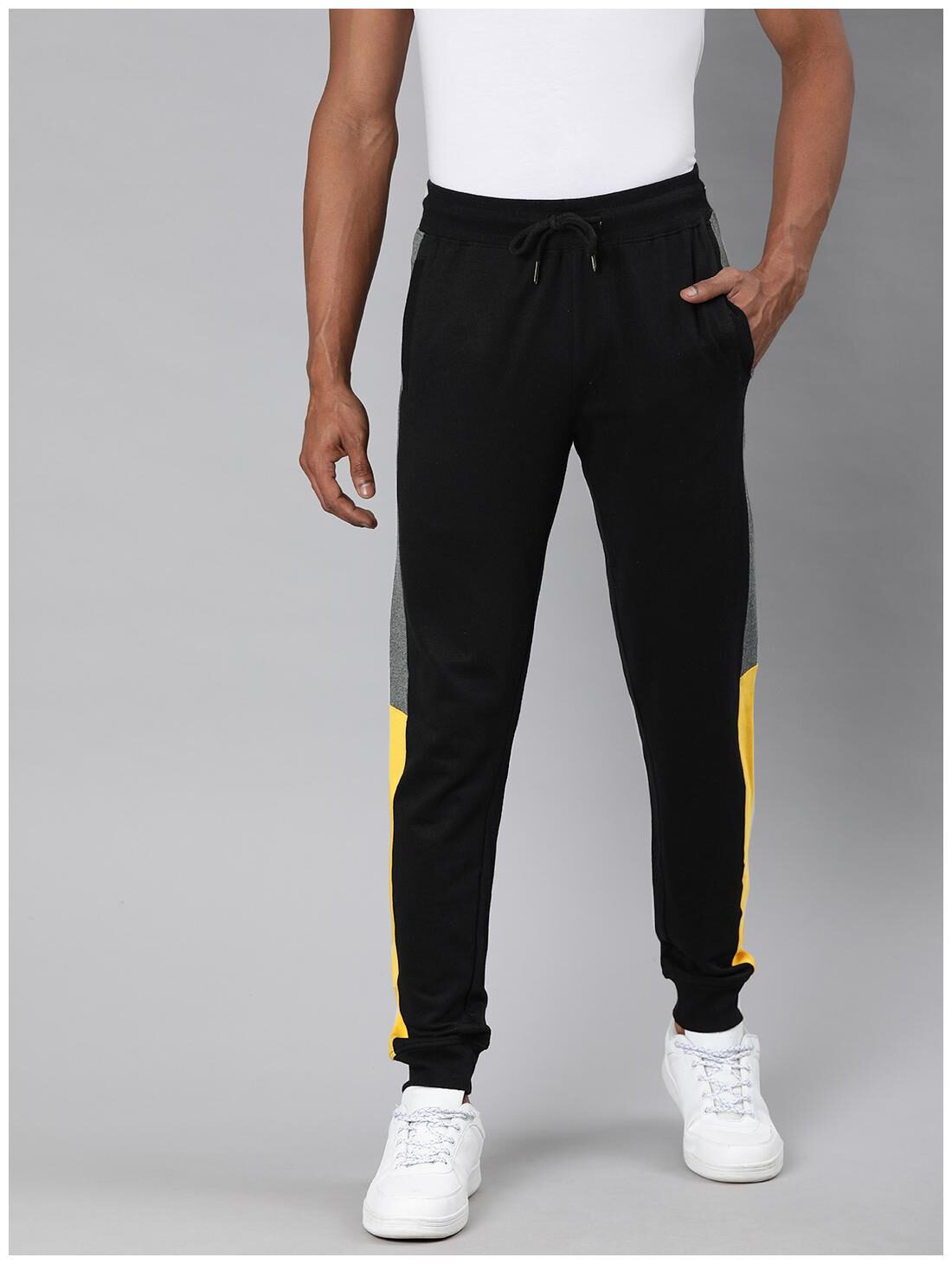 

Urbano Fashion Men Black Solid Slim fit Joggers