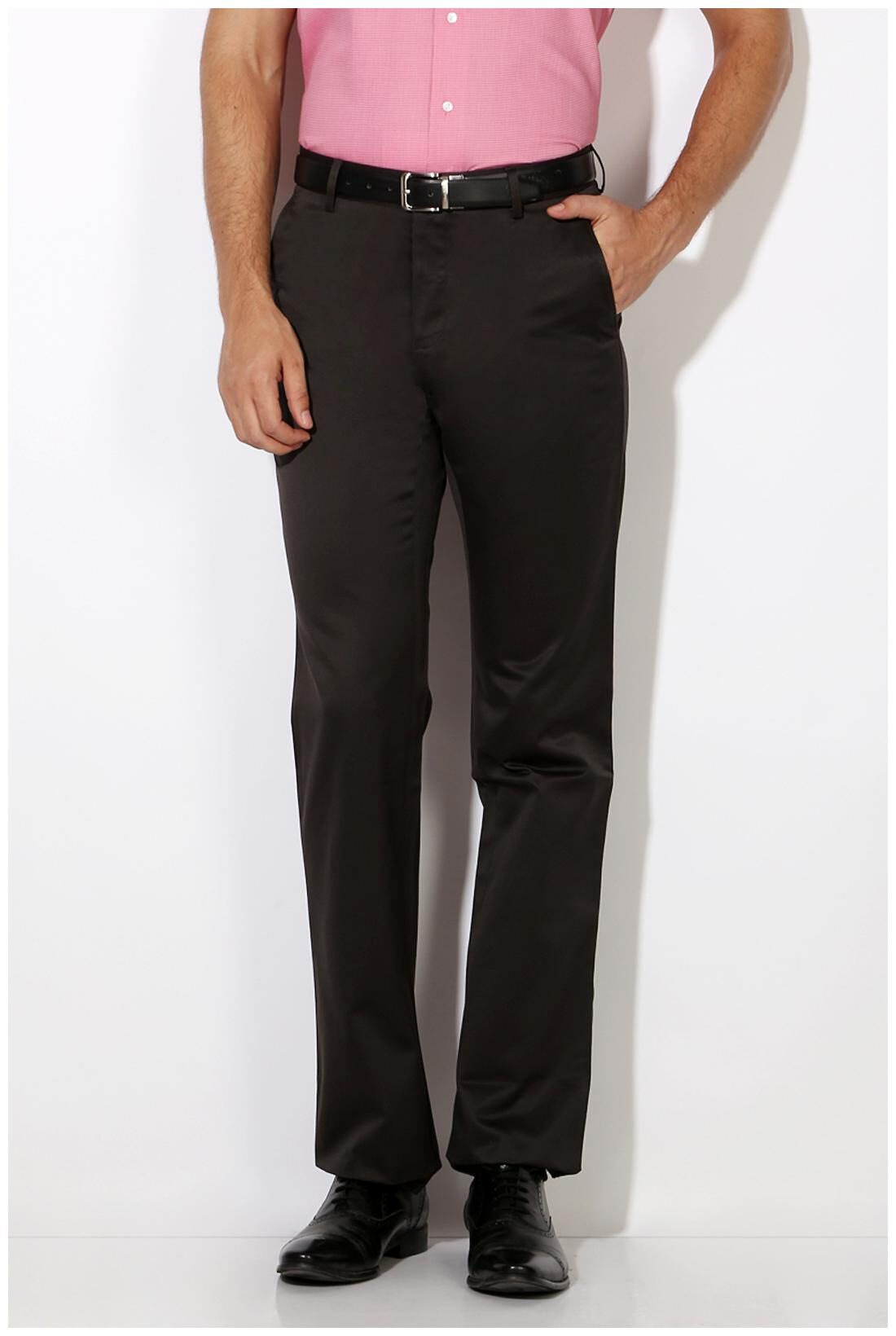 

Van Heusen Men Black Solid Regular fit Regular trousers