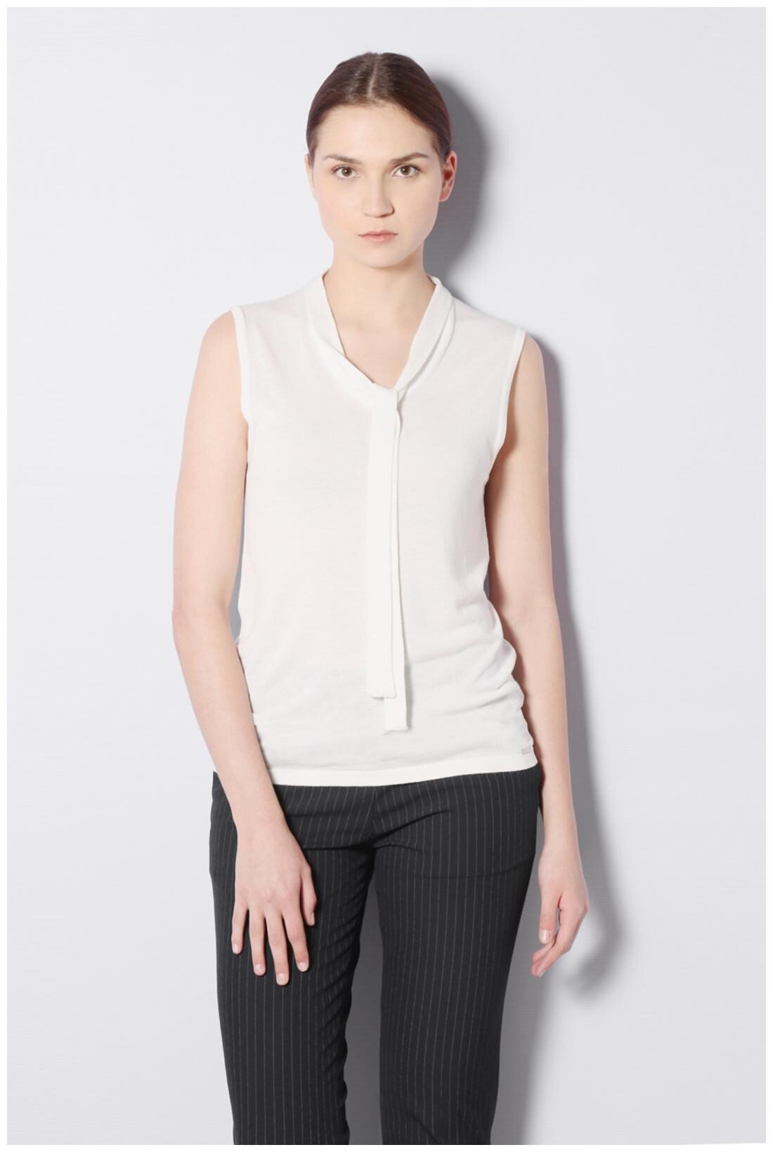 

Van Heusen White Top