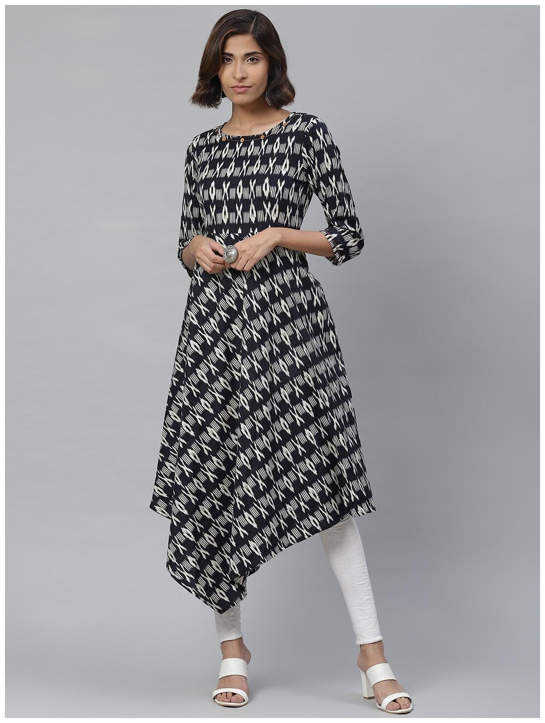 

Vasudha Women Black Cotton Printed Kurta