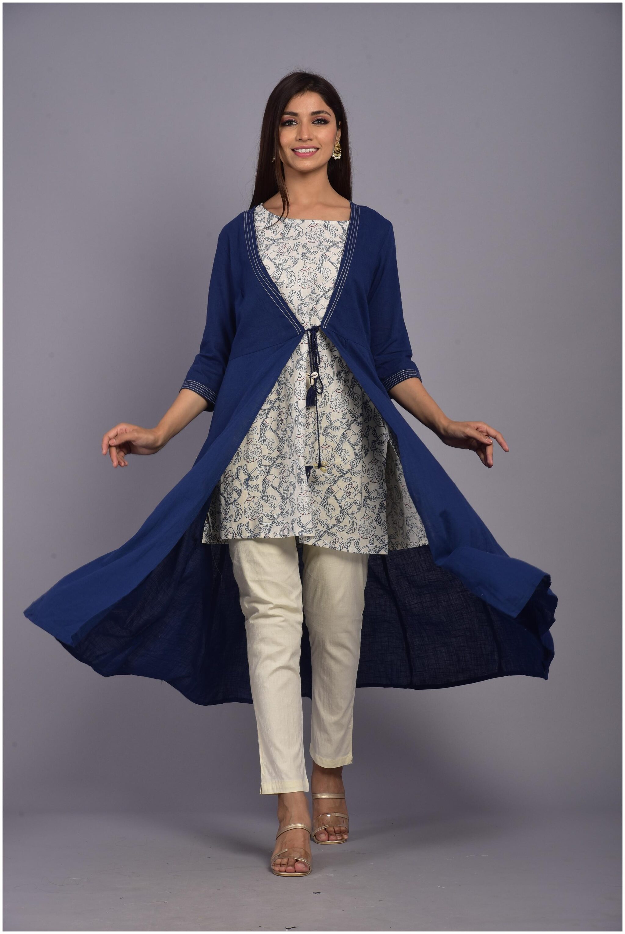 

VASVI Women Blue Printed Regular Kurta