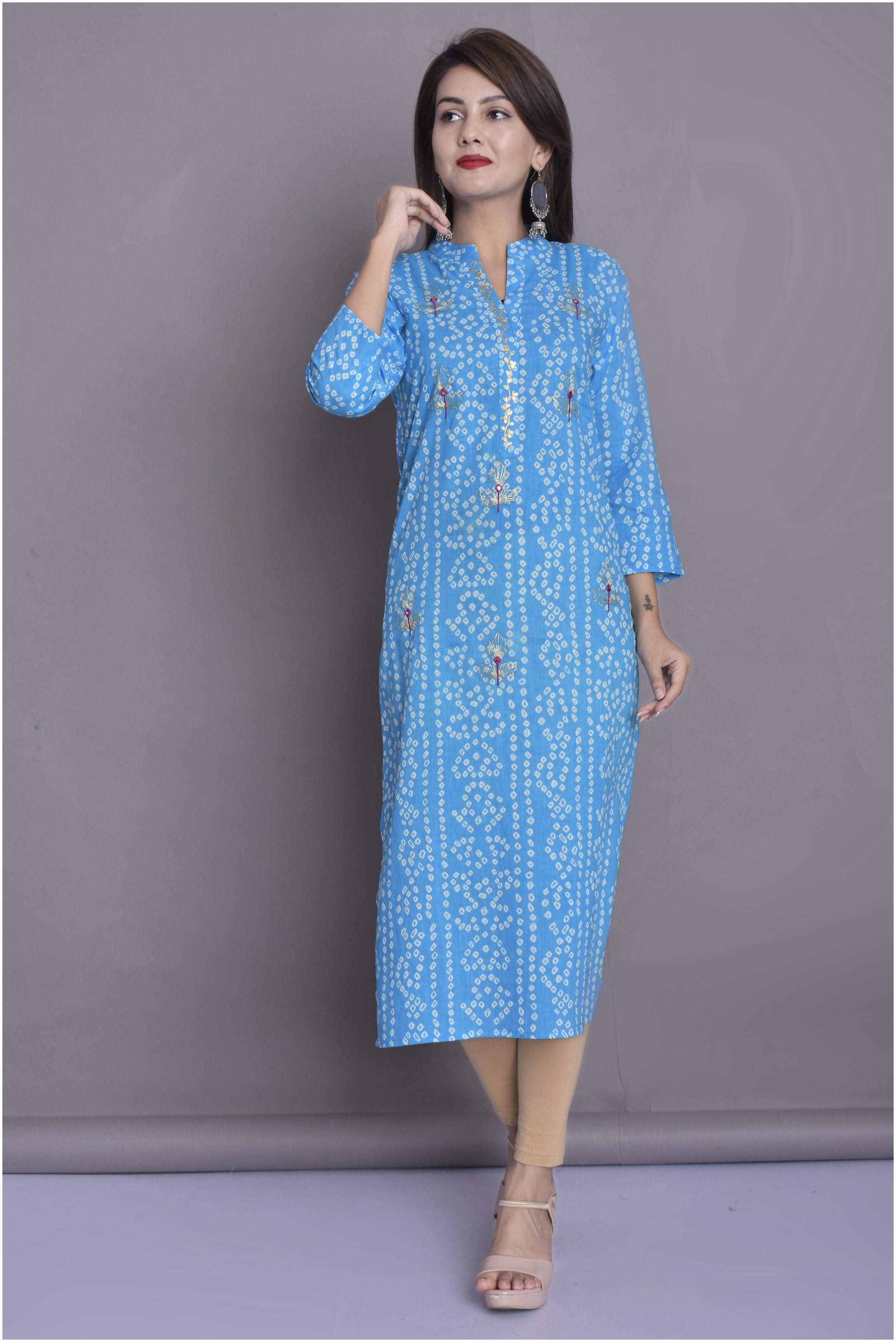 

VEDANA Women Blue Embroidered Straight Kurta