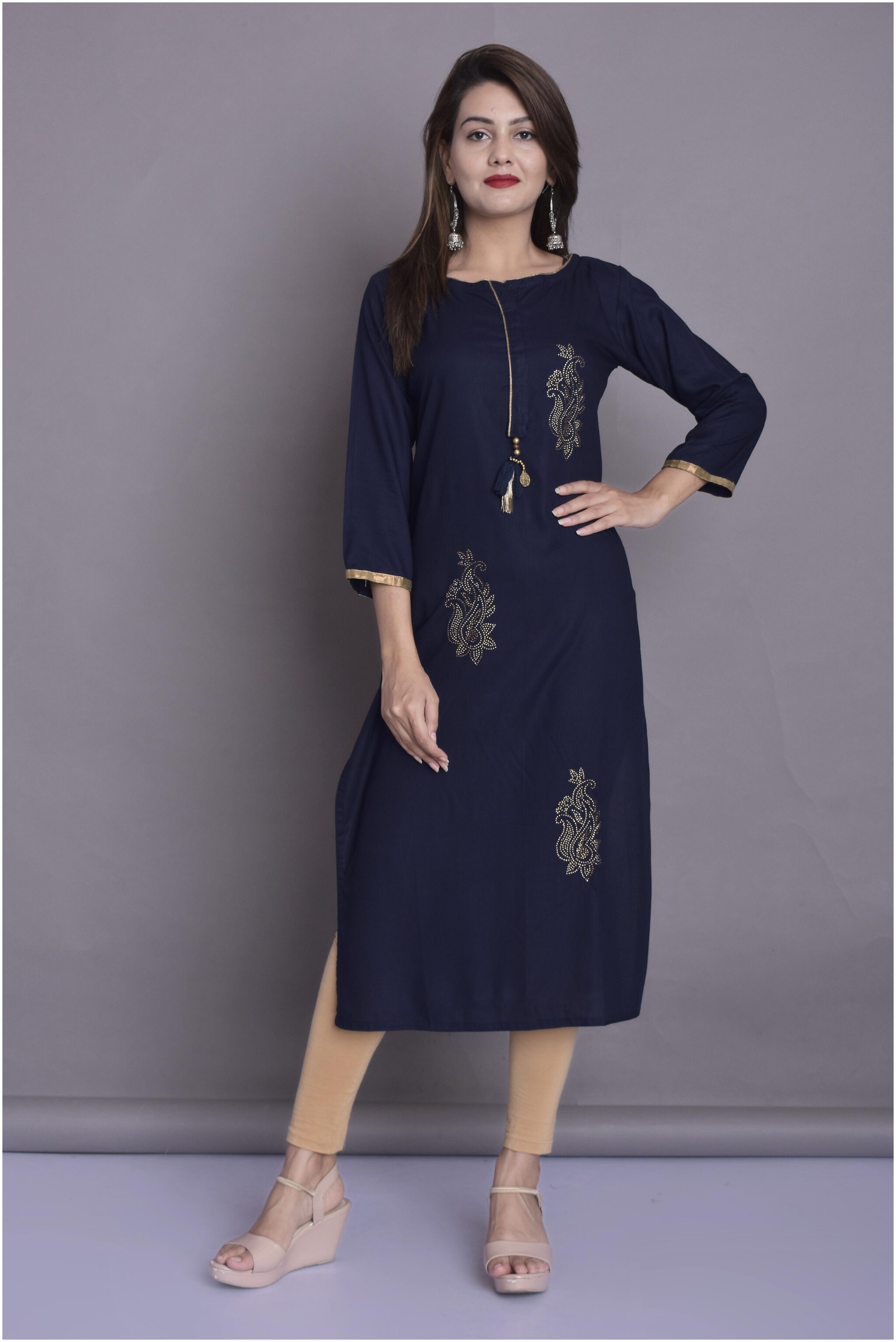 

VEDANA Women Blue Embroidered Straight Kurti