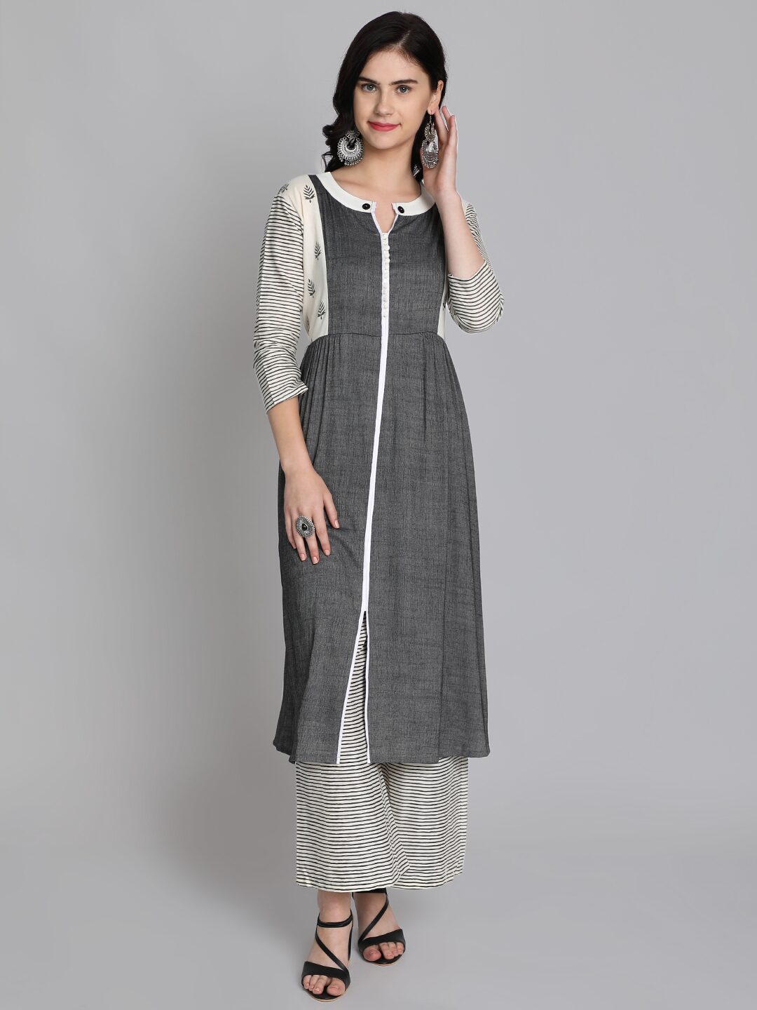 

Venika Creations Women Cotton Blend Foil Print Grey Kurta With Palazzo