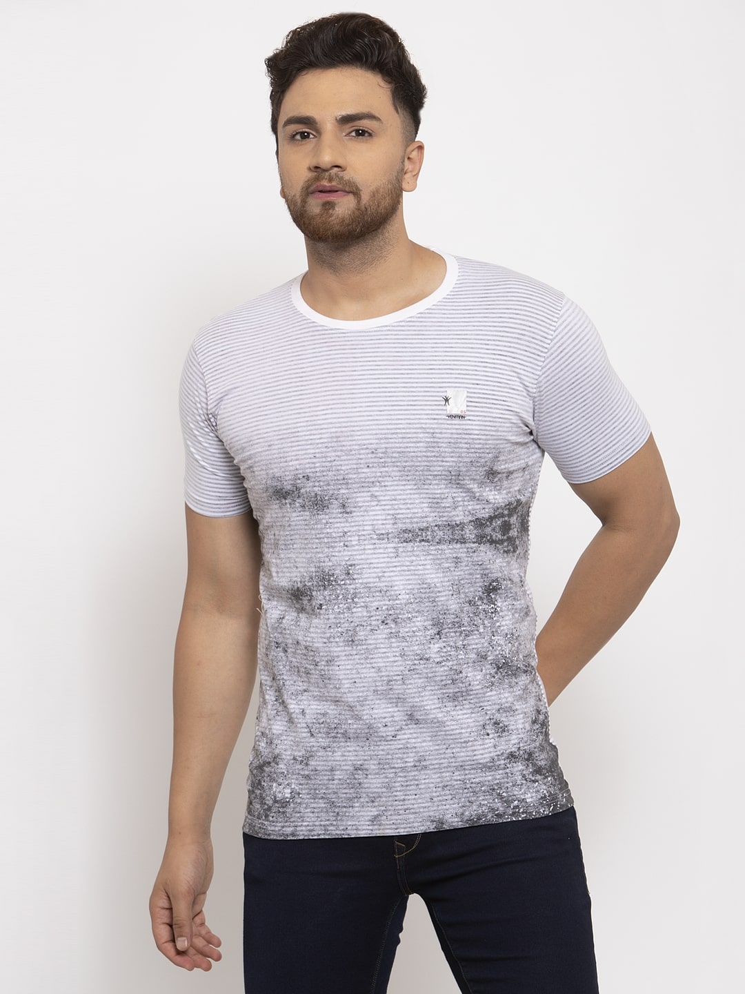 

VENITIAN Men White Slim fit Cotton Blend Round neck T-Shirt - Pack Of 1