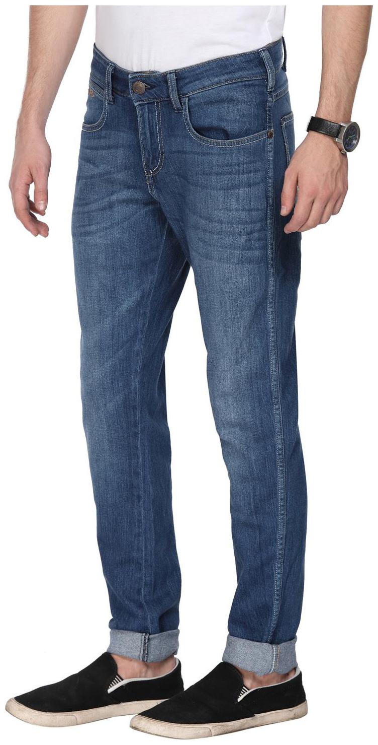 

Wrangler Men Blue Tapered Fit Jeans