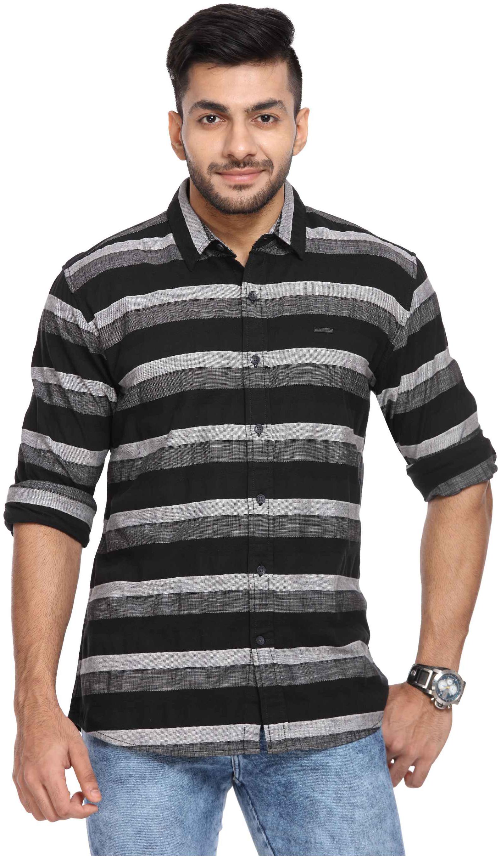 

Wrangler Men Black Solid Regular Fit Casual Shirt