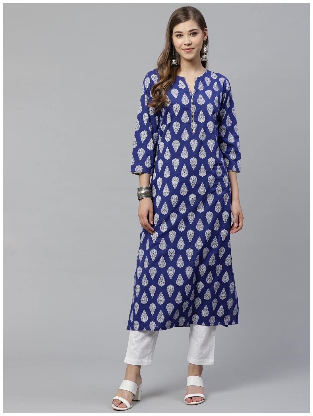 

Yash Gallery Women Blue Printed Straight Kurta With Pants