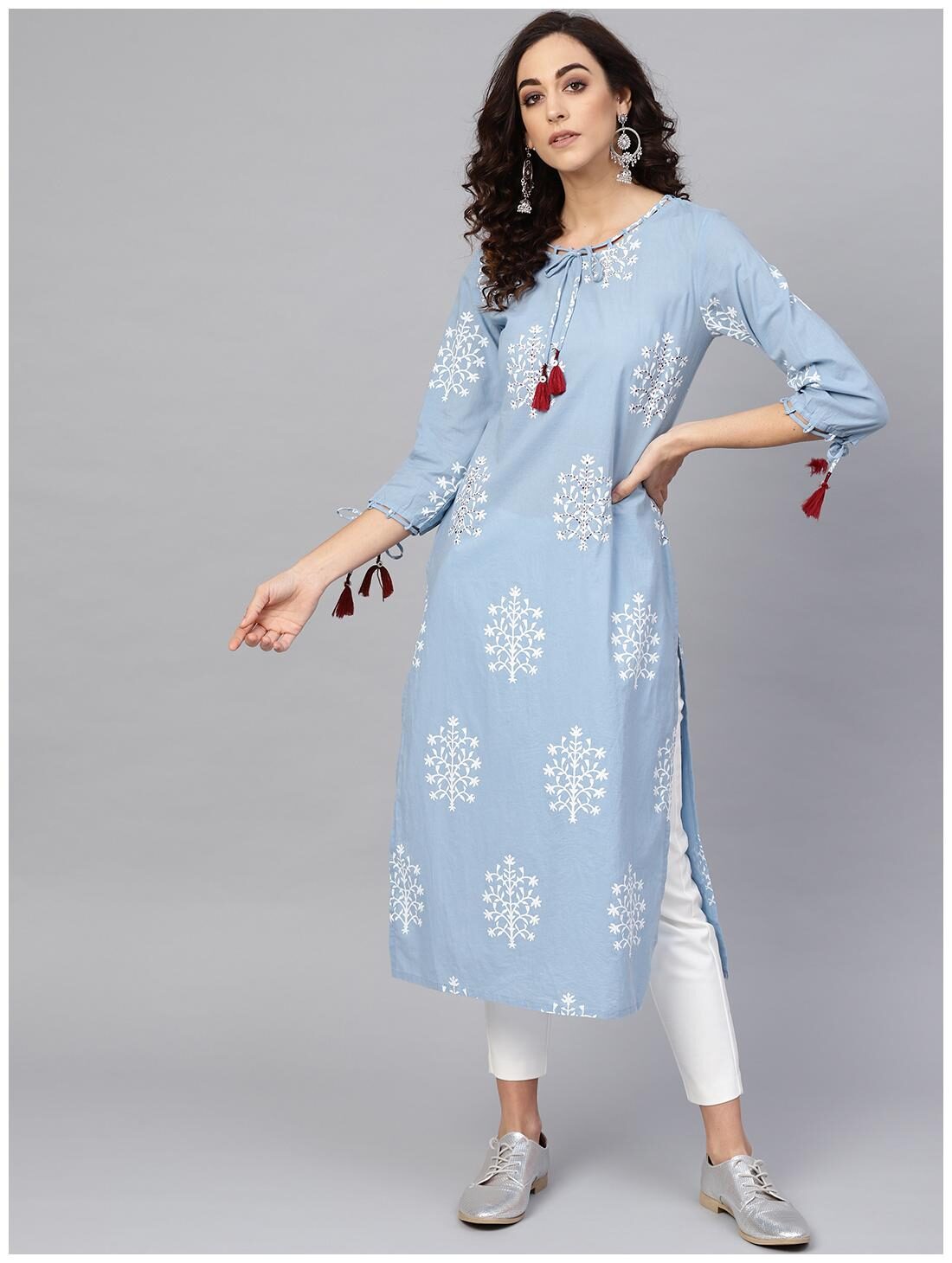 

Yash Gallery Women Blue Embroidered Straight Kurta