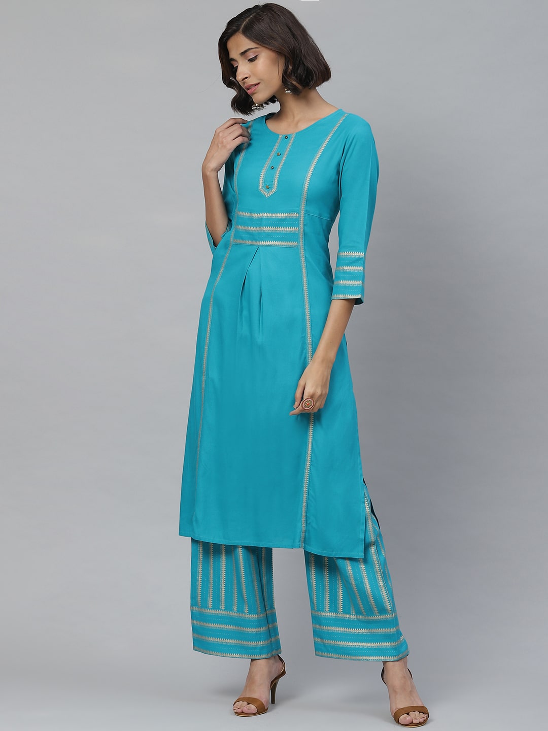 

Yash Gallery Women Blue Geometric Straight Kurta With Palazzo