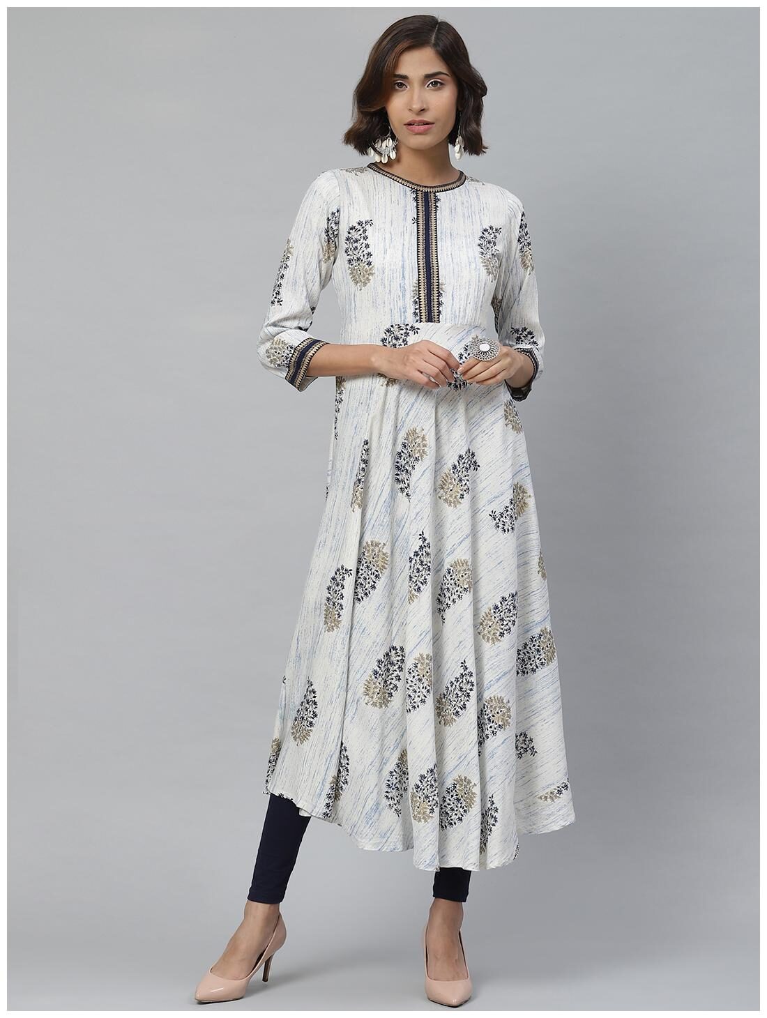 

Yash Gallery Women White Floral Fit and Flare Kurta
