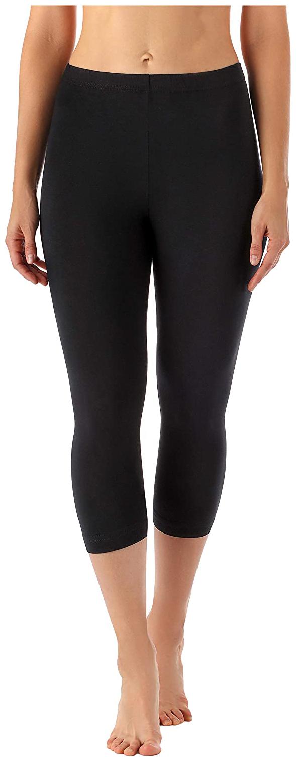 

Zindwear Women Solid Regular capri - Black