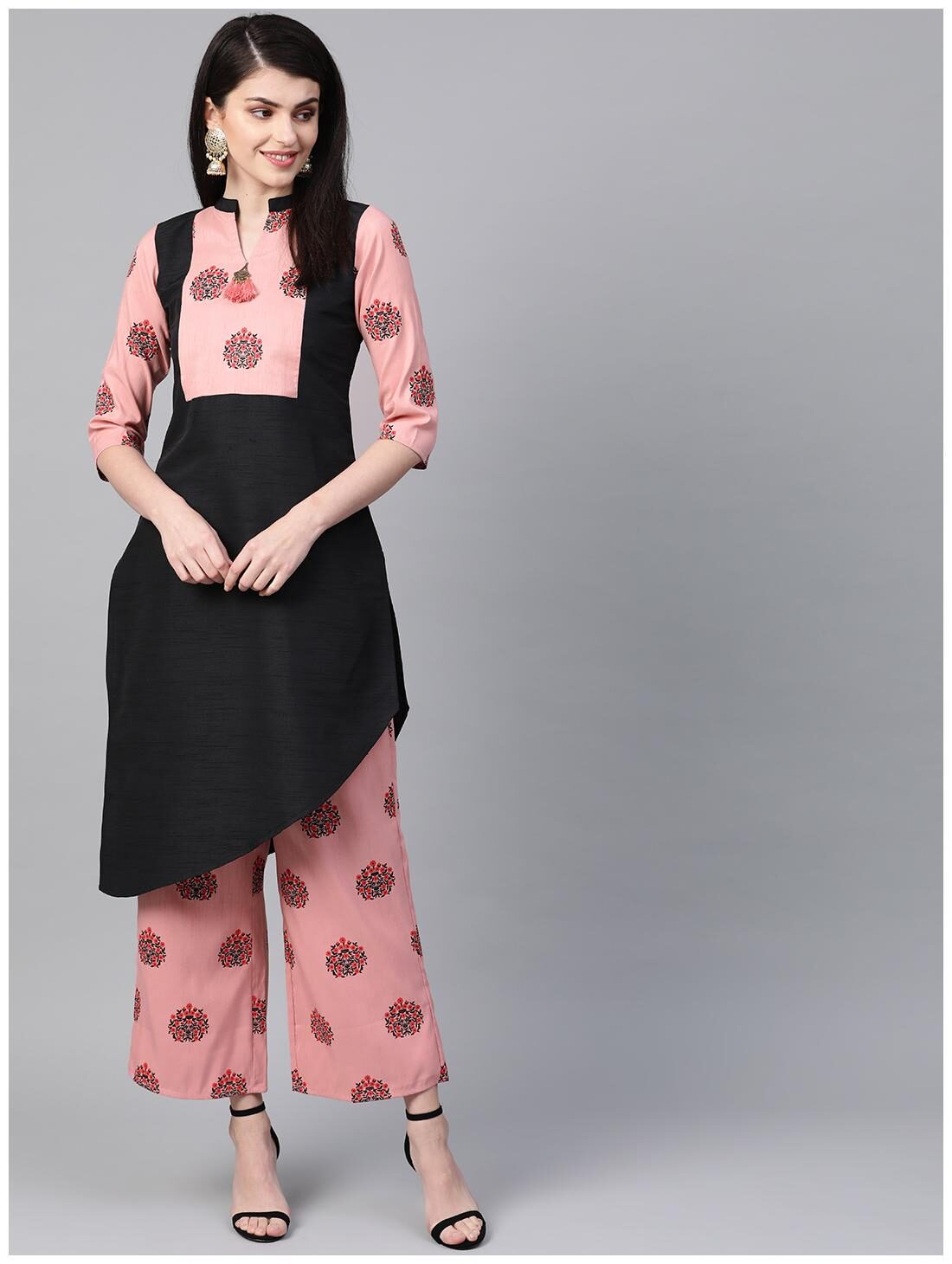 

ZIYAA Women Black Floral Straight Kurta