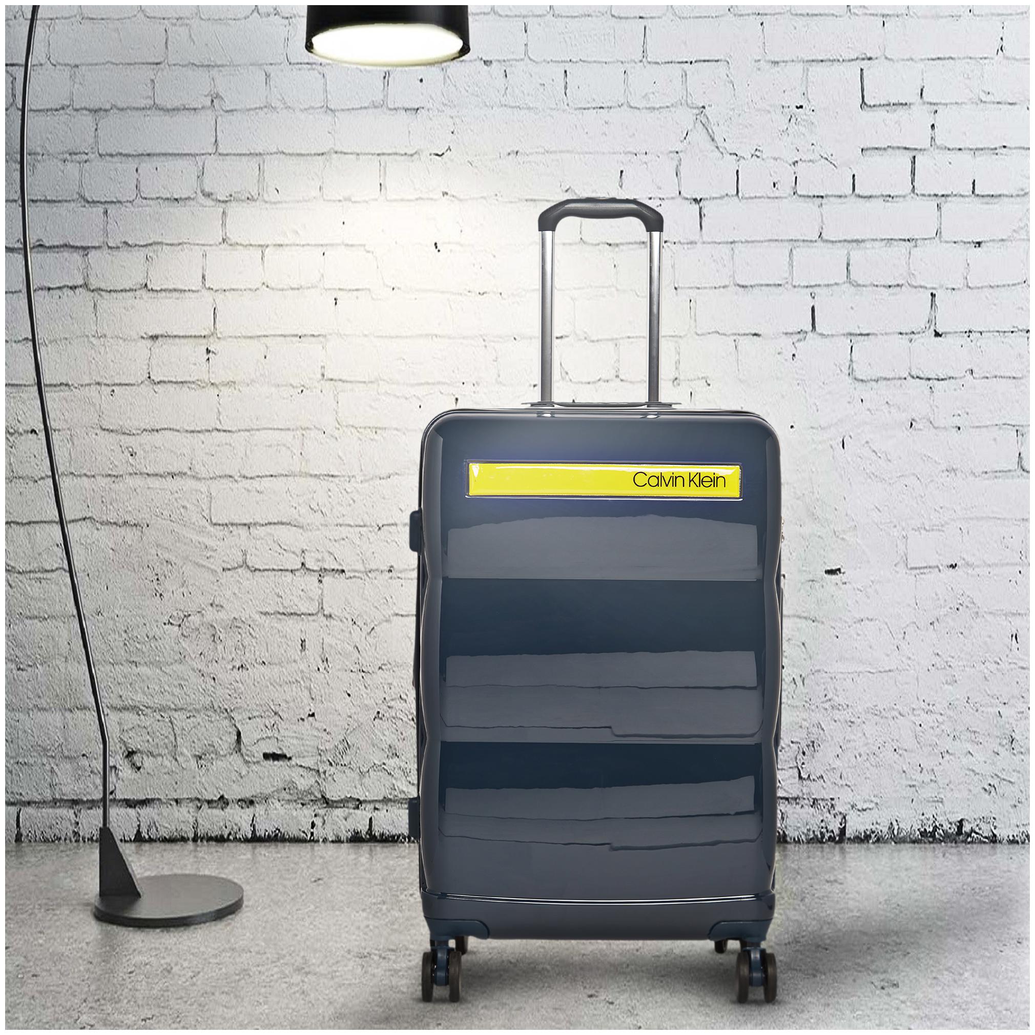 

Calvin Klein Down To Fly Hard Body Medium Navy Yellow Trolley Bag (LH418DF9M48)